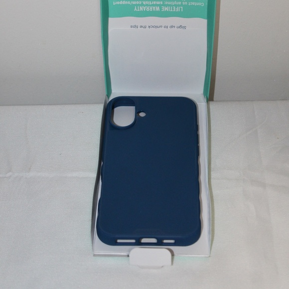 smartish. Blues on the Green Gripmunk w/ MagSafe - Picture 3 of 7